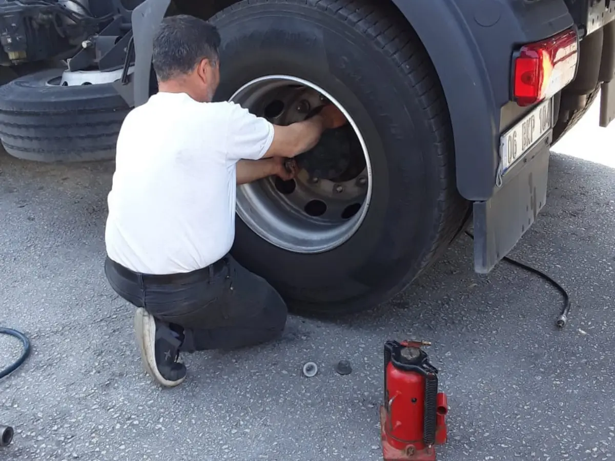 İstanbul Oto Lastikçi